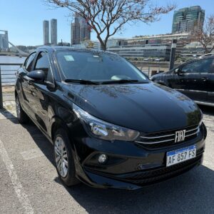 Fiat Cronos Versión: Drive  manual Motor: 1.3 2023 Km: 13.000