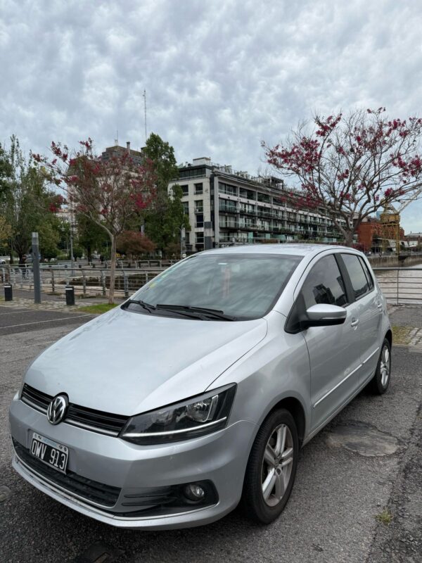 Volkswagen Fox  Trendline  2015  1.6  Manual